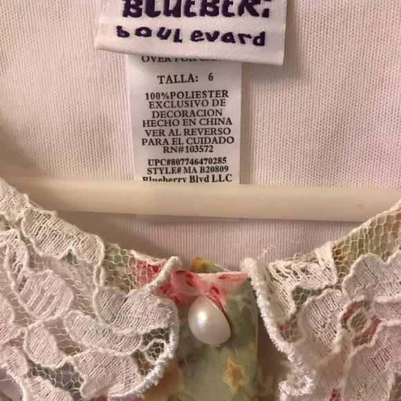 Adorable Lace collar girls dress! Size 6 - Picture 3 of 3